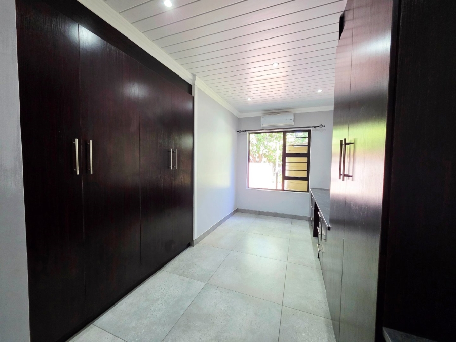 5 Bedroom Property for Sale in Langenhovenpark Free State